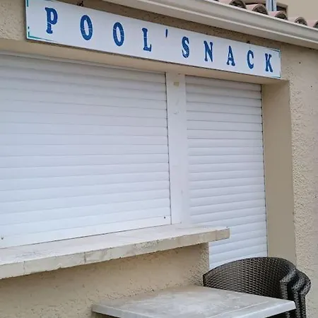 Renove Dans De Avec Grande Piscine Chauffee, Parking Et Terrasse * Агд