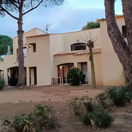Renove Dans De Avec Grande Piscine Chauffee, Parking Et Terrasse