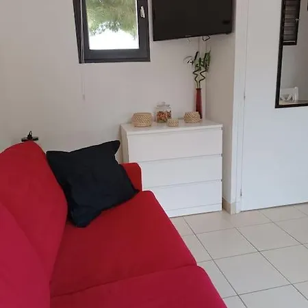 Апартаменты Renove Dans De Avec Grande Piscine Chauffee, Parking Et Terrasse