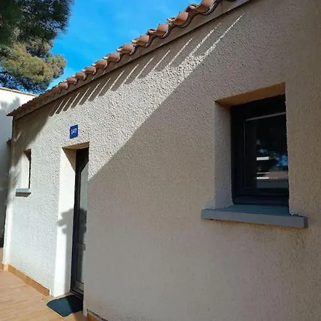 Renove Dans De Avec Grande Piscine Chauffee, Parking Et Terrasse Агд