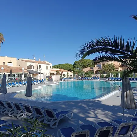 Апартаменты Renove Dans De Avec Grande Piscine Chauffee, Parking Et Terrasse