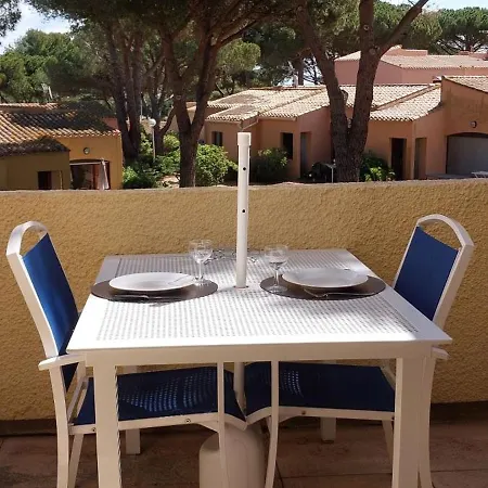 Renove Dans De Avec Grande Piscine Chauffee, Parking Et Terrasse Агд