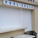 Rénové Dans Résidence De Avec Grande Piscine Chauffée, Parking Et Terrasse * Agde