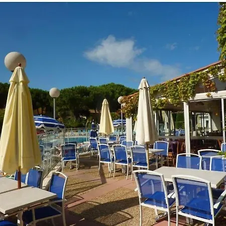 Renove Dans De Avec Grande Piscine Chauffee, Parking Et Terrasse Apartament *