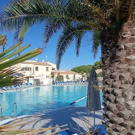 Renove Dans De Avec Grande Piscine Chauffee, Parking Et Terrasse Apartament *