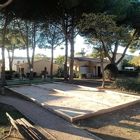 Rénové Dans Résidence De Avec Grande Piscine Chauffée, Parking Et Terrasse *