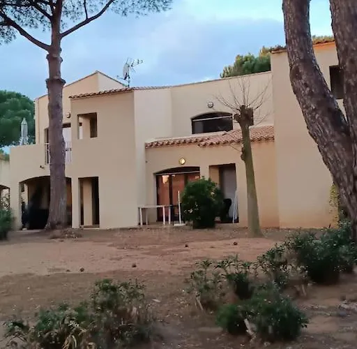 Renove Dans De Avec Grande Piscine Chauffee, Parking Et Terrasse