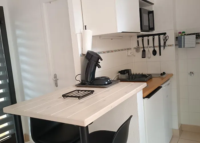 Renove Dans De Avec Grande Piscine Chauffee, Parking Et Terrasse *