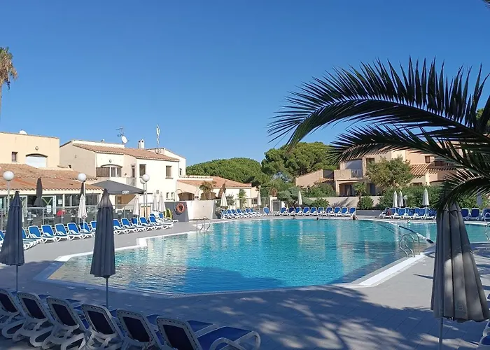 Apartment Renove Dans De Avec Grande Piscine Chauffee, Parking Et Terrasse