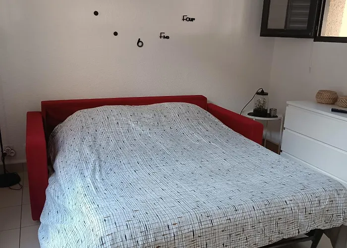 Renove Dans De Avec Grande Piscine Chauffee, Parking Et Terrasse *