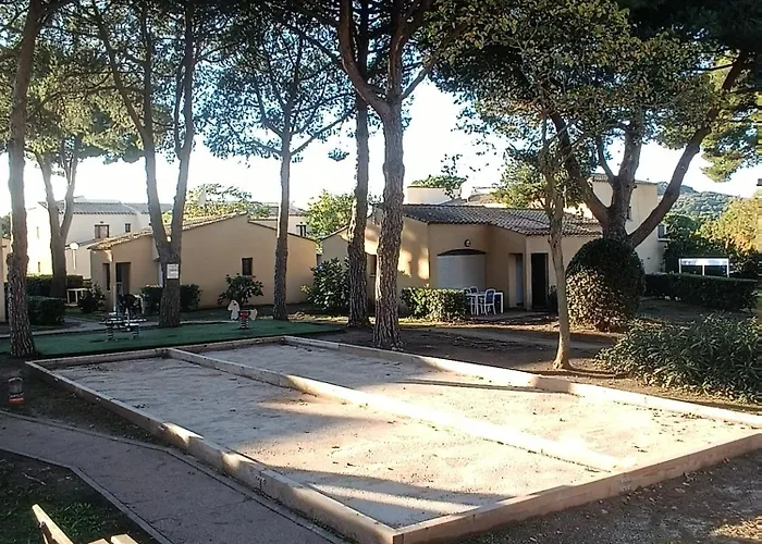 Renove Dans De Avec Grande Piscine Chauffee, Parking Et Terrasse *